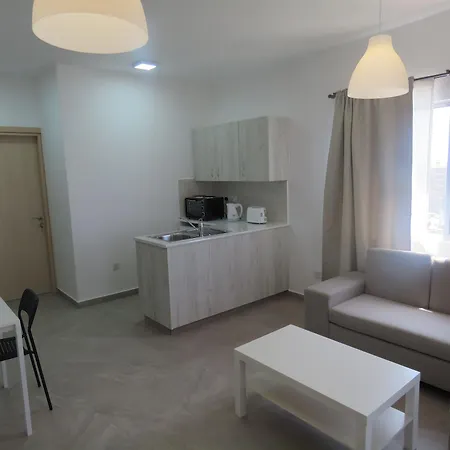 Aparthotel Polyxeni Lemesos